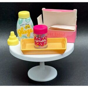 MGA Mini-Verse *Make It Mini Cafe Series 1* Vanilla Donuts